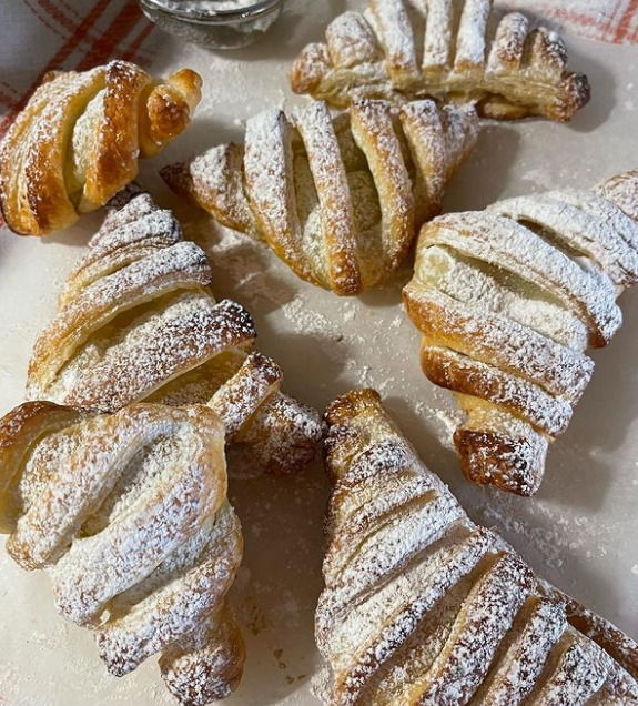 Cornetti dolci di pasta sfoglia
