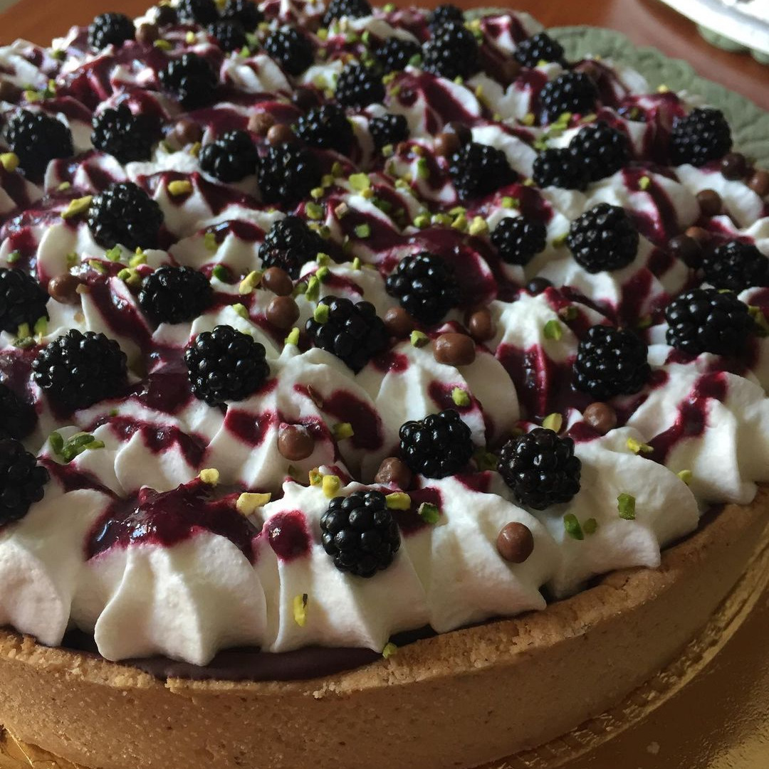 Crostata moderna alle more