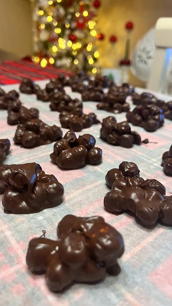 Mandorle e nocciole atterrate al cioccolato