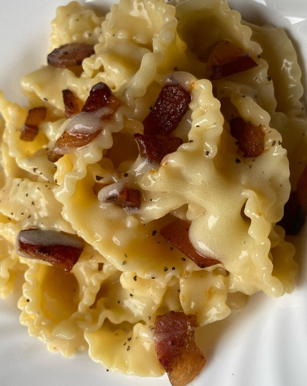 Reginette con crema di patate e guanciale croccante
