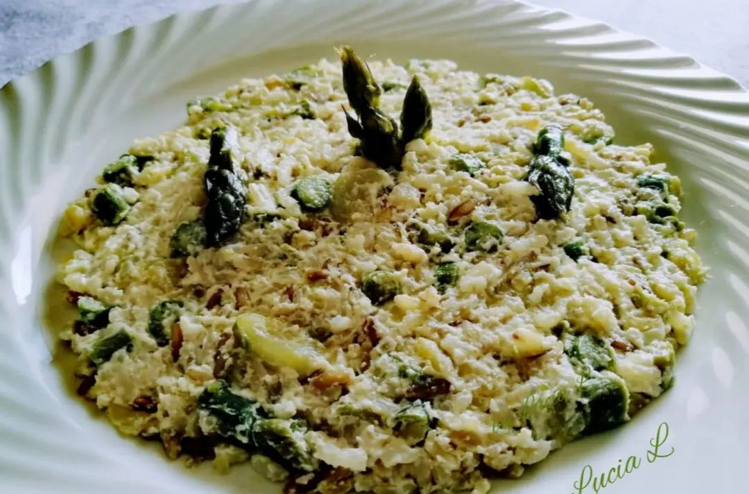 Riso integrale ai 5 cereali con asparagi, zucchine e ricotta