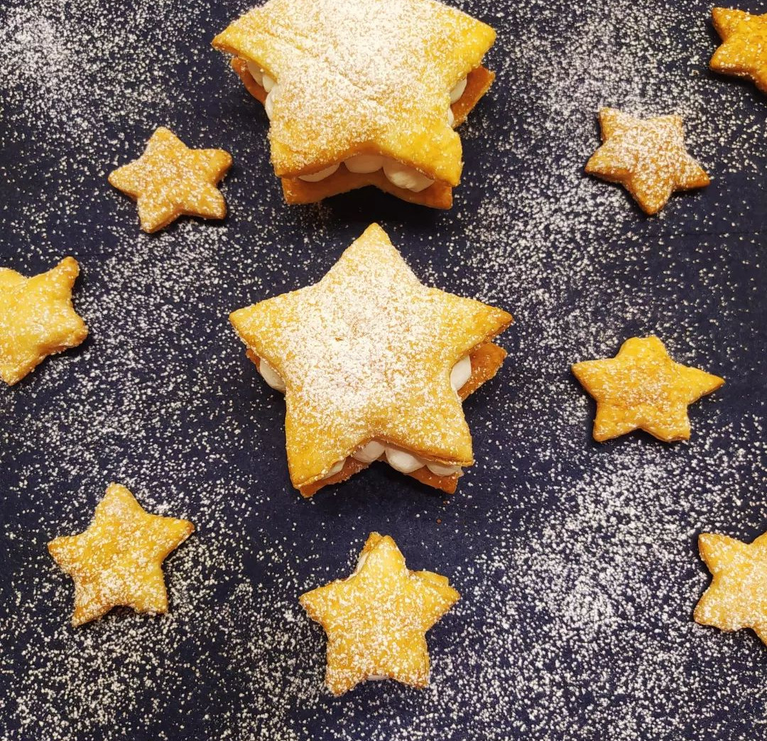 Stelle di sfoglia con chantilly