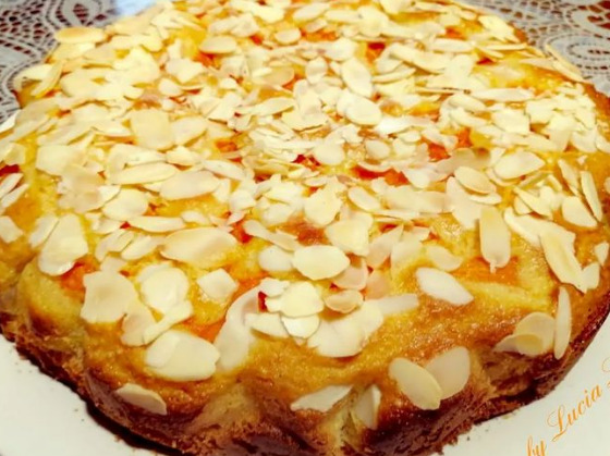Torta con 3 farine: riso, mandorle e 00 con albicocche e mandorle