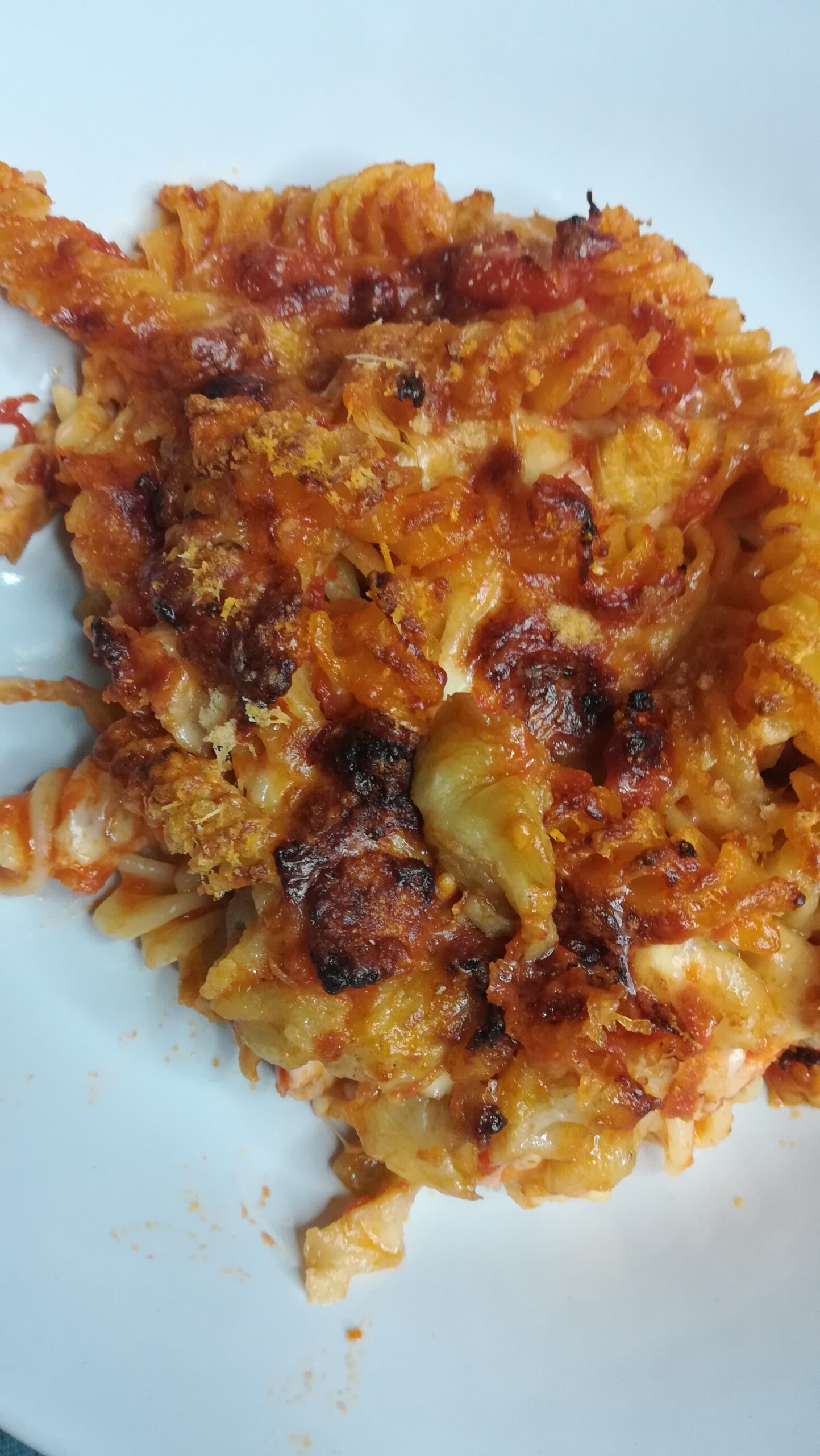 Fusilli con datterino in salsa Bioricci, melanzane e provola affumicata