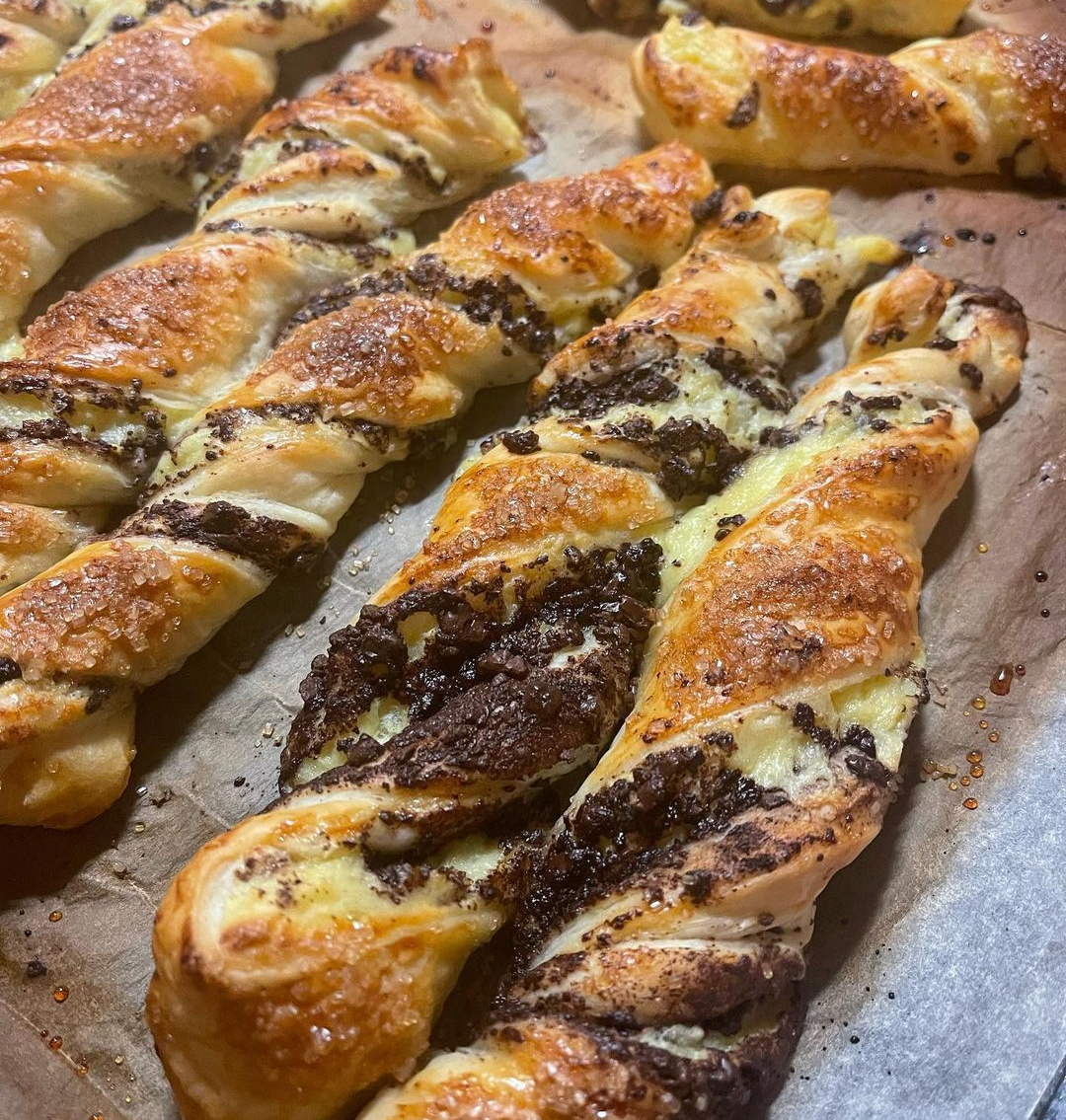 trecce con crema pasticcera e cioccolato