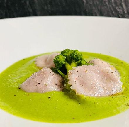 ravioli con salsiccia e crema di broccoli