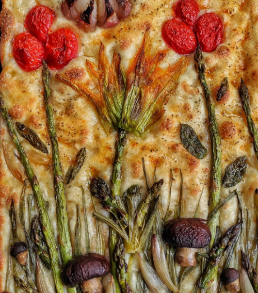 Pizza in teglia pronta fiori