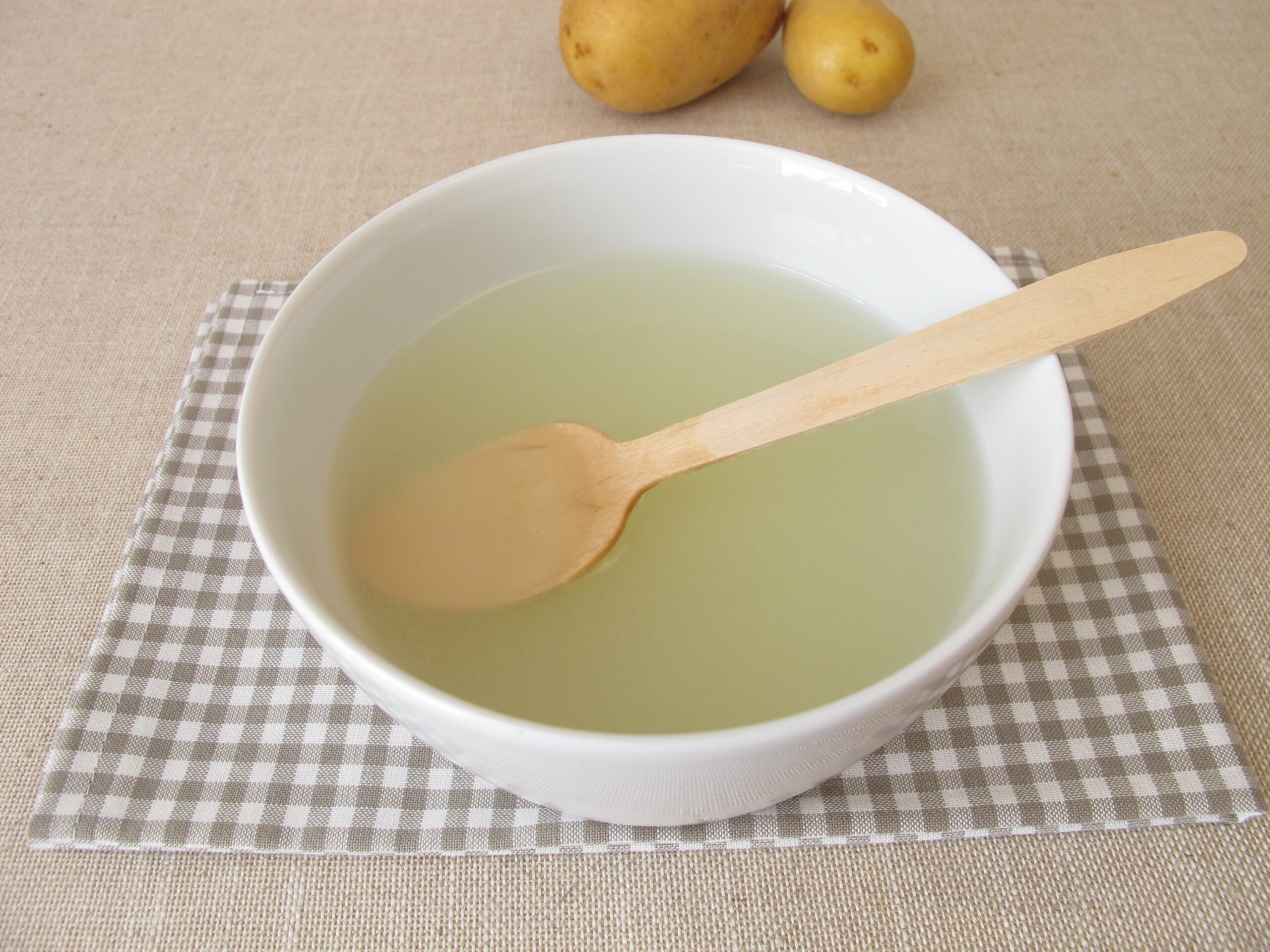 Come riciclare l'acqua di cottura delle patate