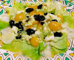 Insalata con primo sale, broccolo, pomodorini e olive